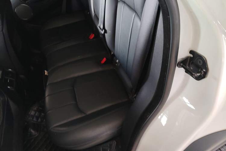 Used Land Rover Range Evoque 2018 240 PS SE Smart Brilliance Edition Left Rear Seat