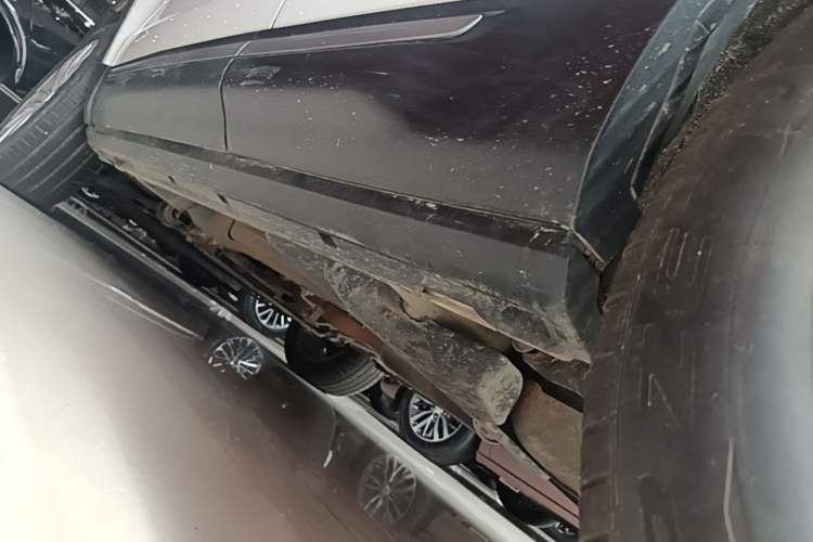Used Land Rover Range Evoque 2018 240 PS SE Smart Brilliance Edition Left Side Sill