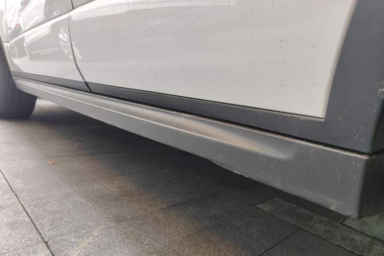 Used Land Rover Range Evoque 2018 240 PS SE DYNAMIC Smart Edition Left Side Sill