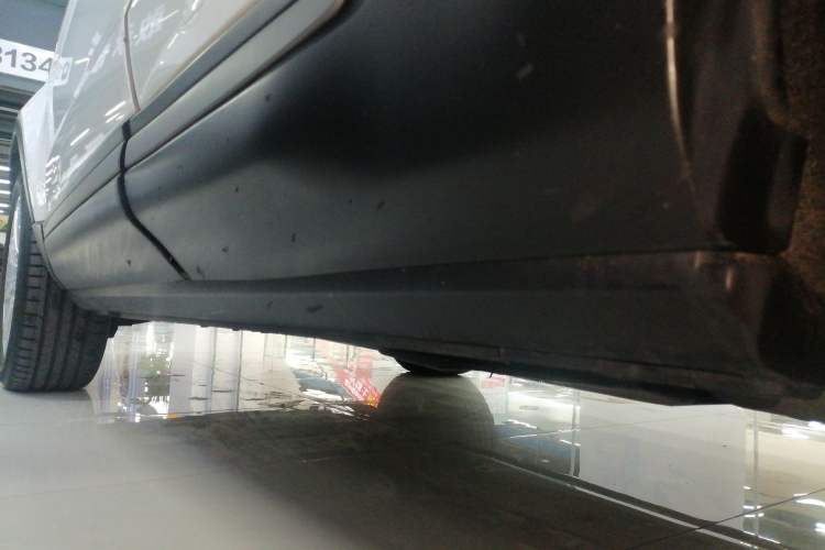 Used Land Rover Range Evoque 2018 240PS PURE Style Edition Left Side Sill