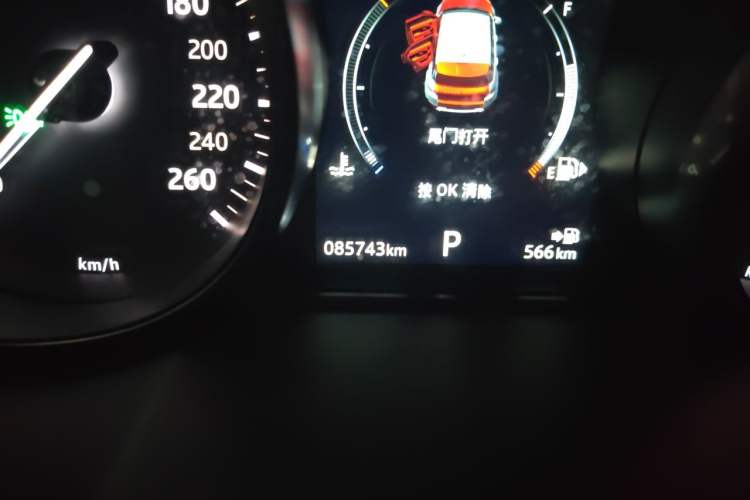 Used Land Rover Range Evoque 2018 240 PS SE Smart Brilliance Edition Odometer Close Up