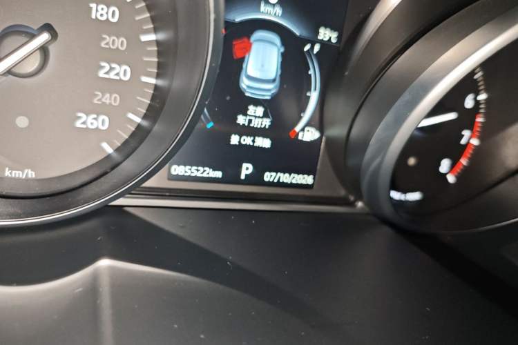 Used Land Rover Range Evoque 2018 240 PS SE Smart Brilliance Edition Odometer Close Up