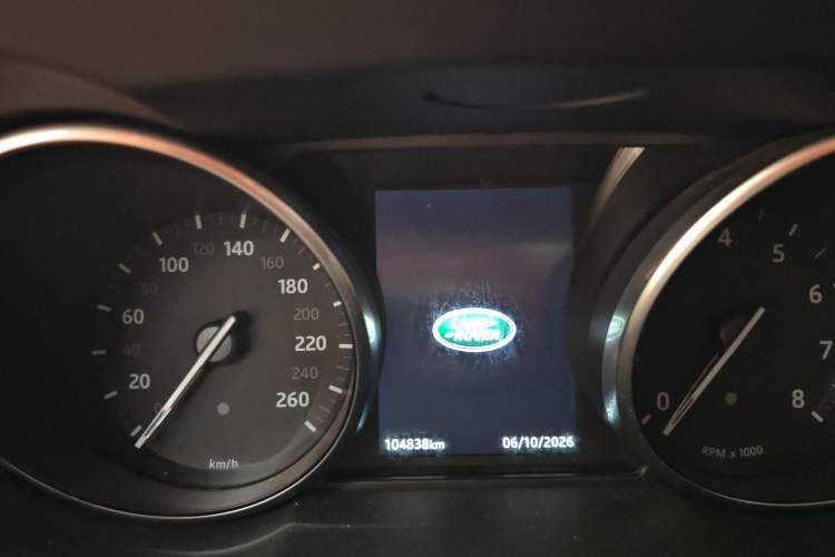 Used Land Rover Range Evoque 2018 240 PS SE Smart Brilliance Edition Odometer Close Up