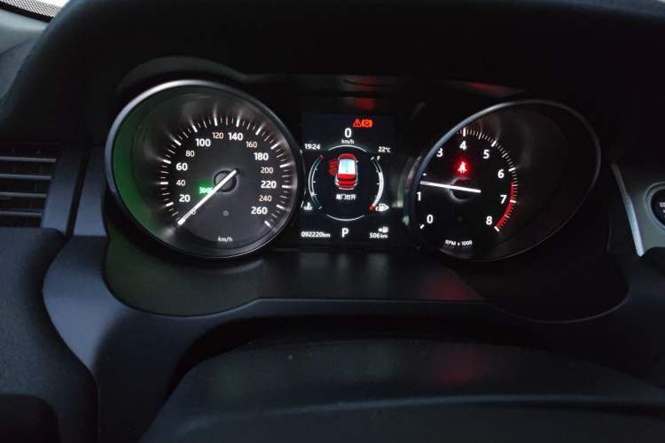 Used Land Rover Range Evoque 2018 240 PS SE Smart Brilliance Edition Odometer Close Up