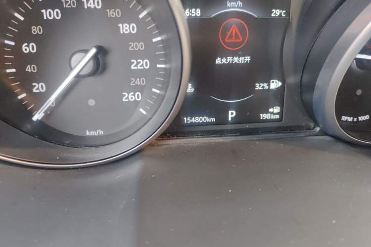 Used Land Rover Range Evoque 2018 240 PS SE Smart Brilliance Edition Odometer Close Up