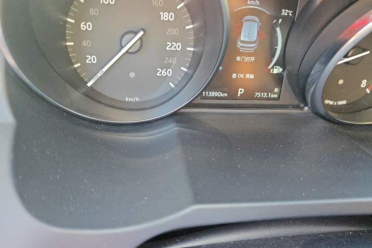 Used Land Rover Range Evoque 2018 240 PS SE Smart Brilliance Edition Odometer Close Up