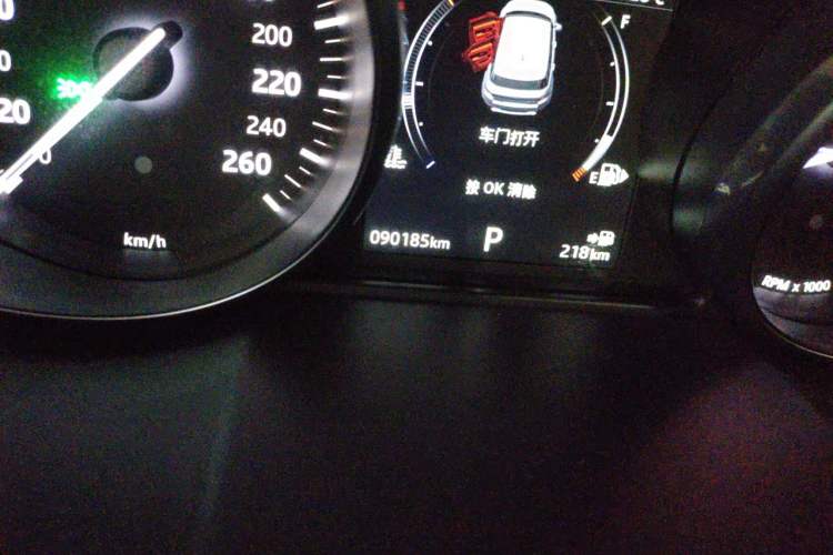 Used Land Rover Range Evoque 2018 240 PS SE Smart Brilliance Edition Odometer Close Up