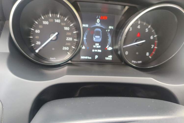 Used Land Rover Range Evoque 2018 240 PS HSE DYNAMIC Convertible Odometer Close Up