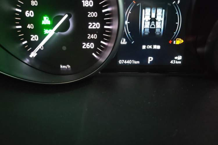 Used Land Rover Range Evoque 2018 240 PS HSE DYNAMIC All-Wheel Drive Edition Odometer Close Up