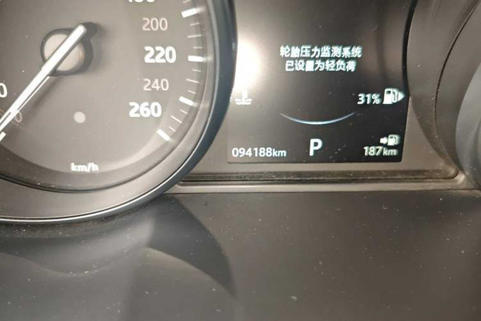 Used Land Rover Range Evoque 2018 240 PS SE Smart Brilliance Edition Odometer Close Up