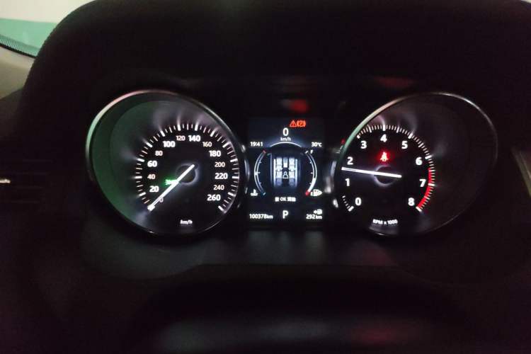 Used Land Rover Range Evoque 2018 240 PS SE DYNAMIC Smart Edition Odometer Close Up