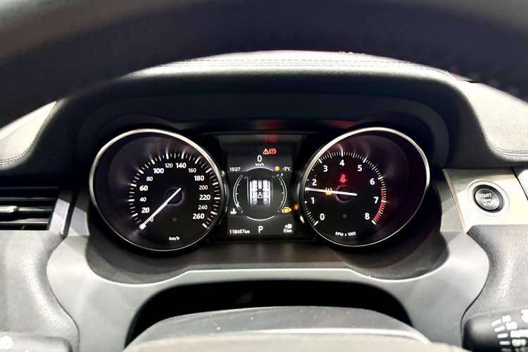 Used Land Rover Range Evoque 2018 240 PS SE DYNAMIC Smart Edition Odometer Close Up