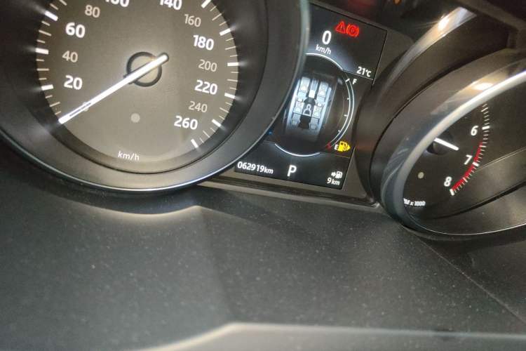 Used Land Rover Range Evoque 2018 240PS PURE Style Edition Odometer Close Up
