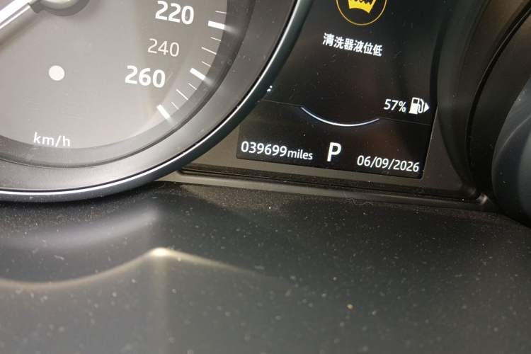 Used Land Rover Range Evoque 2018 240 PS SE Smart Brilliance Edition Odometer Close Up