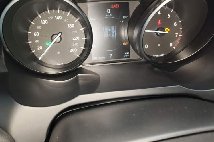 Used Land Rover Range Evoque 2018 240 PS SE Smart Brilliance Edition Odometer Close Up