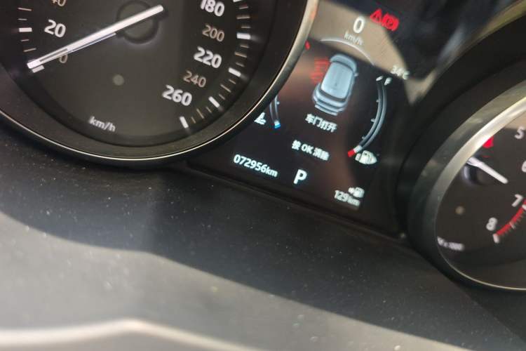 Used Land Rover Range Evoque 2018 240 PS SE Smart Brilliance Edition Odometer Close Up