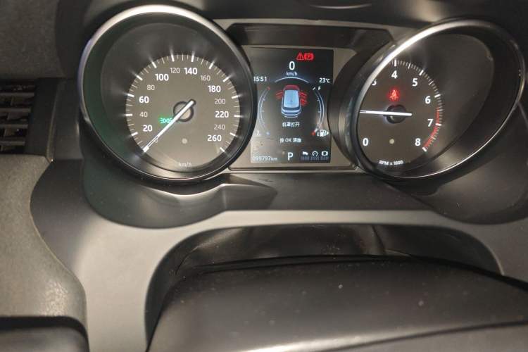 Used Land Rover Range Evoque 2018 240 PS SE Smart Brilliance Edition Odometer Close Up