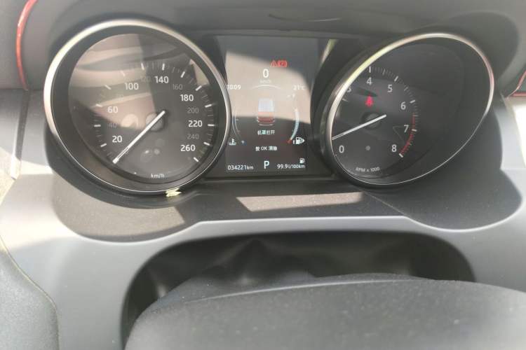 Used Land Rover Range Evoque 2018 240 PS SE Smart Brilliance Edition Odometer Close Up
