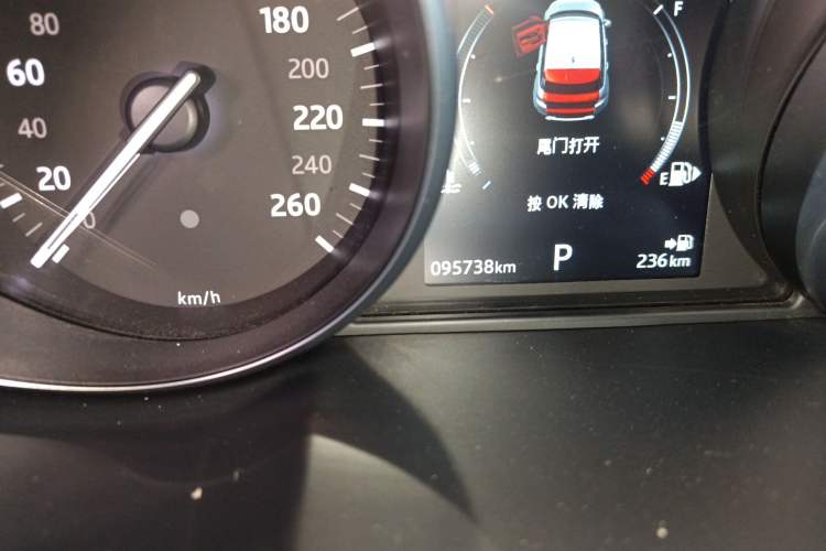Used Land Rover Range Evoque 2018 240 PS SE Smart Brilliance Edition Odometer Close Up