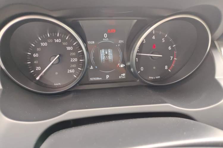 Used Land Rover Range Evoque 2018 240PS PURE Style Edition Odometer Close Up