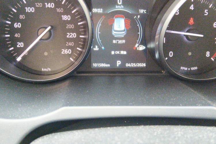 Used Land Rover Range Evoque 2018 240 PS SE Smart Brilliance Edition Odometer Close Up