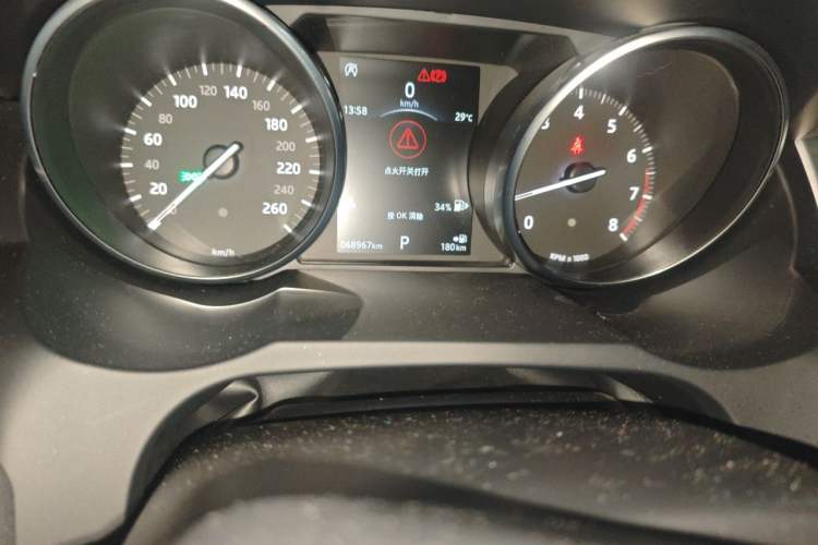 Used Land Rover Range Evoque 2018 200PS PURE New Fashion Edition Odometer Close Up