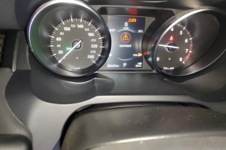 Used Land Rover Range Evoque 2018 240 PS SE Smart Brilliance Edition Odometer Close Up