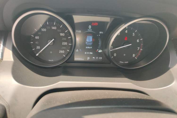 Used Land Rover Range Evoque 2018 240 PS SE Smart Brilliance Edition Odometer Close Up