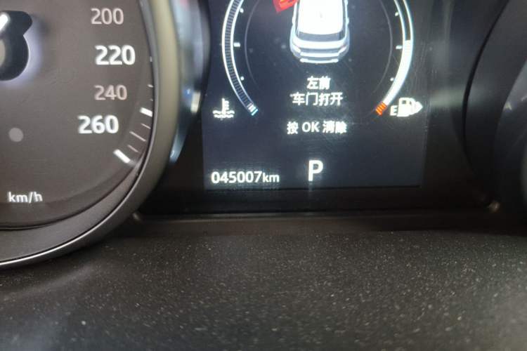 Used Land Rover Range Evoque 2018 240 PS SE Smart Brilliance Edition Odometer Close Up