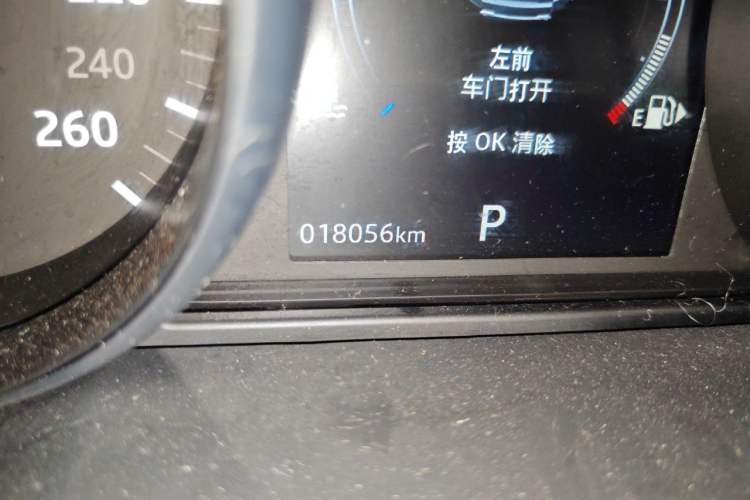 Used Land Rover Range Evoque 2018 240 PS SE Smart Brilliance Edition Odometer Close Up