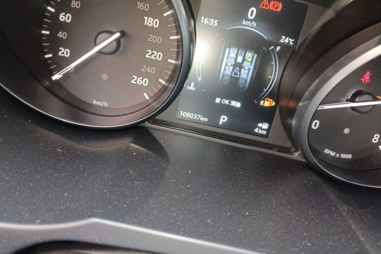 Used Land Rover Range Evoque 2018 240 PS SE Smart Brilliance Edition Odometer Close Up