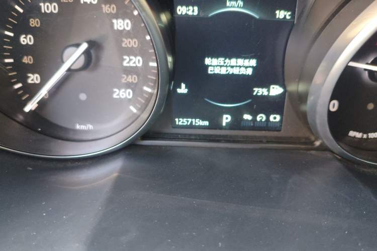Used Land Rover Range Evoque 2018 200PS PURE New Fashion Edition Odometer Close Up