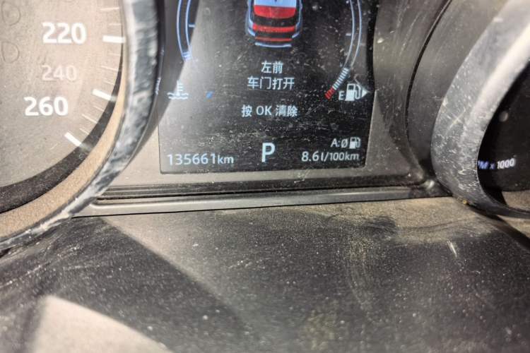 Used Land Rover Range Evoque 2018 240 PS SE Smart Brilliance Edition Odometer Close Up