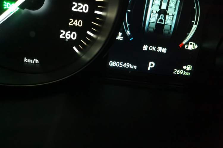 Used Land Rover Range Evoque 2018 240 PS SE Smart Brilliance Edition Odometer Close Up