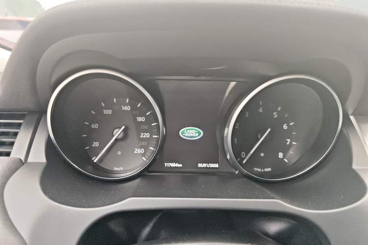 Used Land Rover Range Evoque 2018 240 PS SE DYNAMIC Smart Edition Odometer Close Up