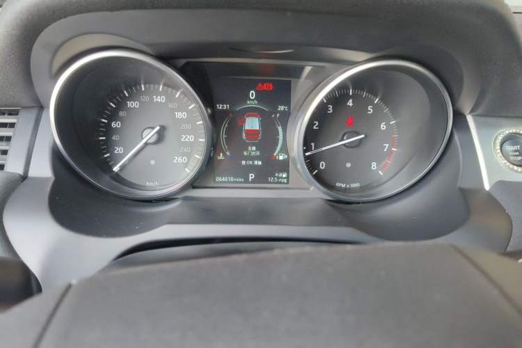 Used Land Rover Range Evoque 2018 240 PS SE Smart Brilliance Edition Odometer Close Up