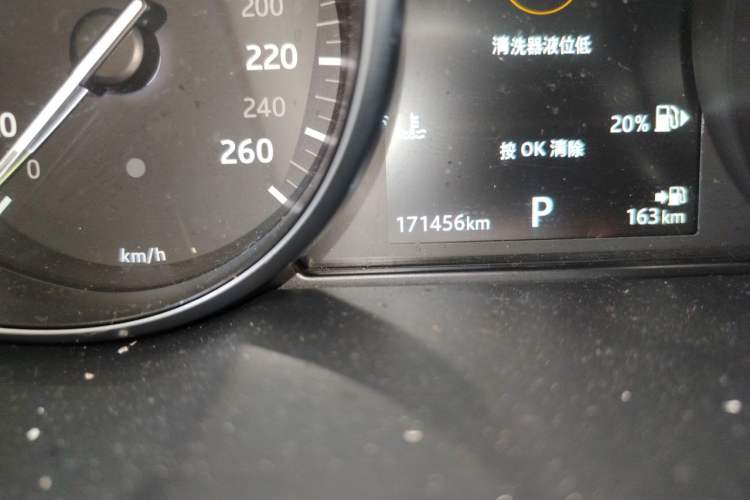 Used Land Rover Range Evoque 2018 240 PS SE Smart Brilliance Edition Odometer Close Up