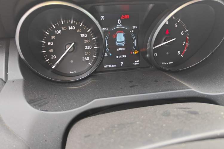 Used Land Rover Range Evoque 2018 240 PS SE Smart Brilliance Edition Odometer Close Up