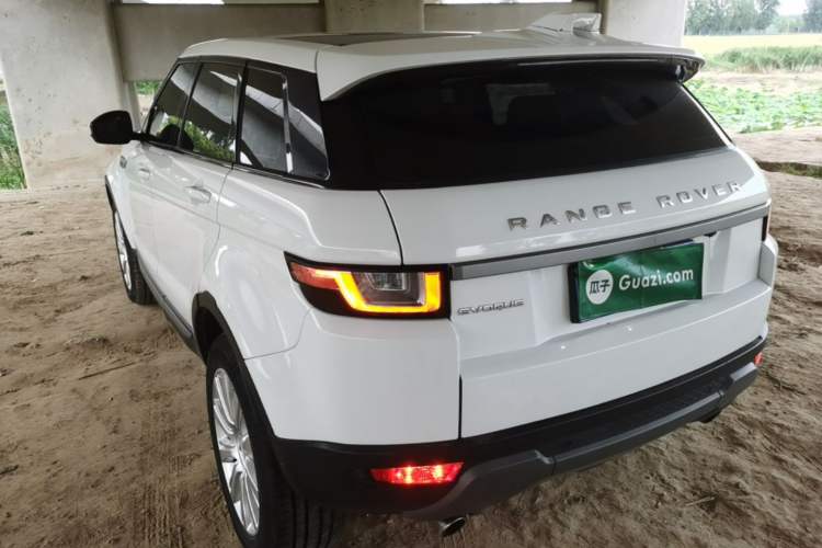 Used Land Rover Range Evoque 2018 240 PS SE Smart Brilliance Edition Rear Left 45 Deg