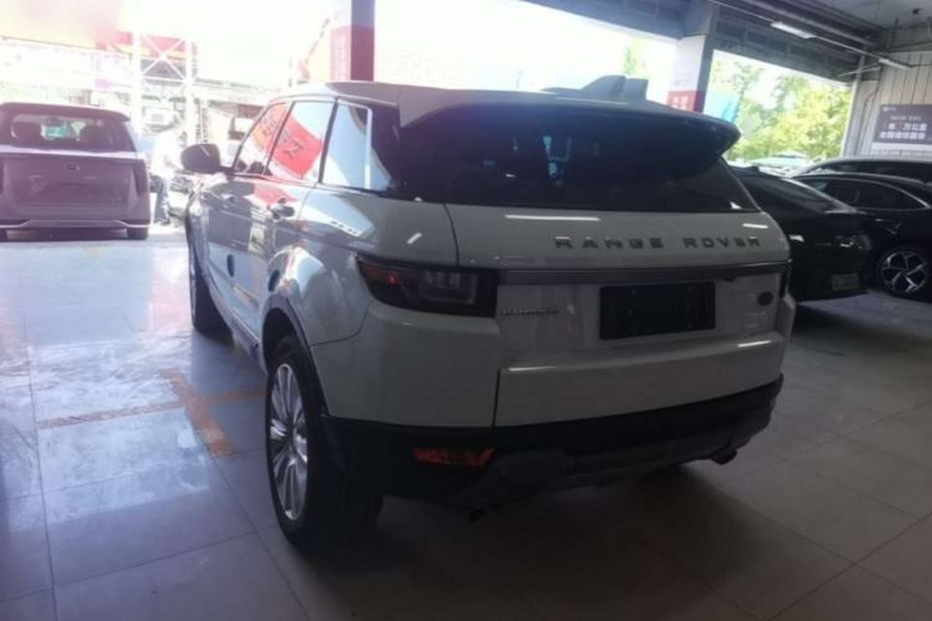 Used Land Rover Range Evoque 2018 240 PS SE Smart Brilliance Edition Rear Left 45 Deg