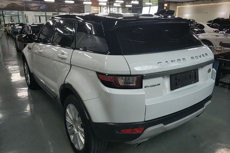 Used Land Rover Range Evoque 2018 240 PS SE Smart Brilliance Edition Rear Left 45 Deg