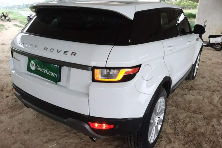 Used Land Rover Range Evoque 2018 240 PS SE Smart Brilliance Edition Rear Right 45 Deg