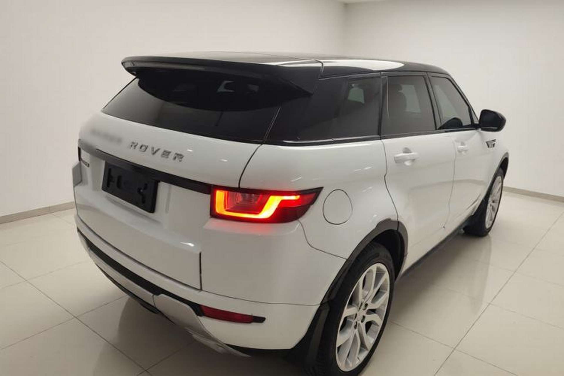Used Land Rover Range Evoque 2018 240 PS SE DYNAMIC Smart Edition Rear Right 45 Deg