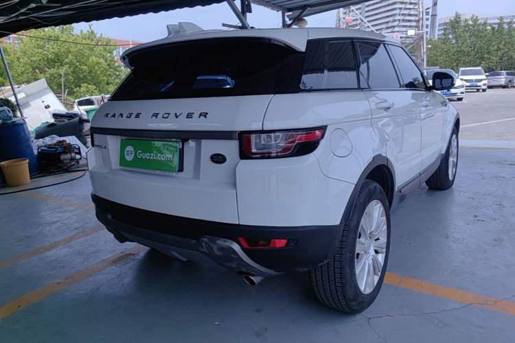 Used Land Rover Range Evoque 2018 240 PS SE Smart Brilliance Edition Rear Right 45 Deg