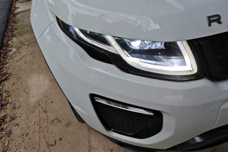 Used Land Rover Range Evoque 2018 240 PS HSE DYNAMIC All-Wheel Drive Edition Right Front Headlight