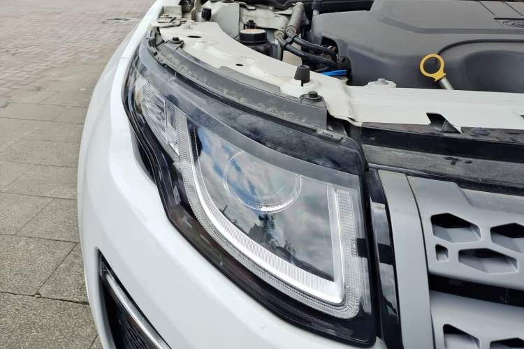 Used Land Rover Range Evoque 2018 240PS PURE Style Edition Right Front Headlight