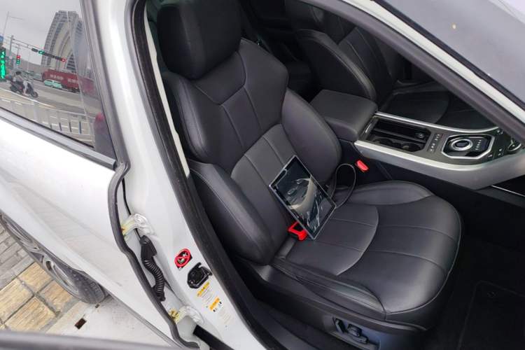 Used Land Rover Range Evoque 2018 240 PS SE Smart Brilliance Edition Right Front Seat