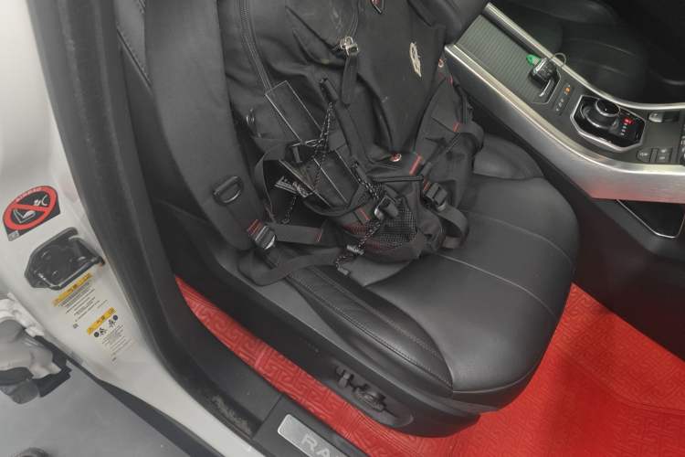 Used Land Rover Range Evoque 2018 240 PS SE Smart Brilliance Edition Right Front Seat