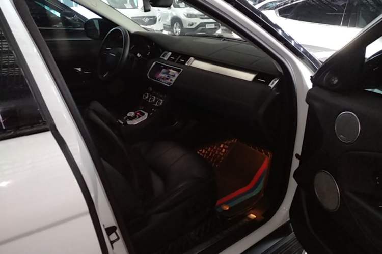 Used Land Rover Range Evoque 2018 240 PS SE Smart Brilliance Edition Right Front Seat