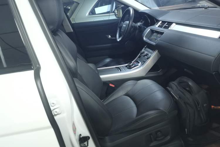 Used Land Rover Range Evoque 2018 240 PS SE Smart Brilliance Edition Right Front Seat